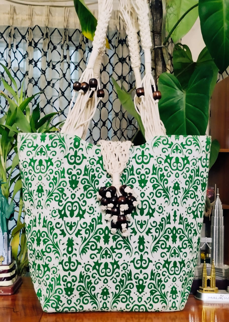 Trendy Hand Bag Drapes Crafts